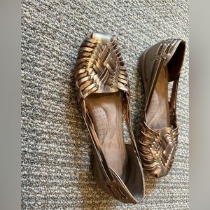 Natural Soul metallic sandals. Size 7